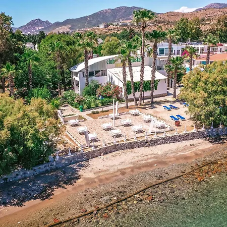 Club Muskebi فندق 4*